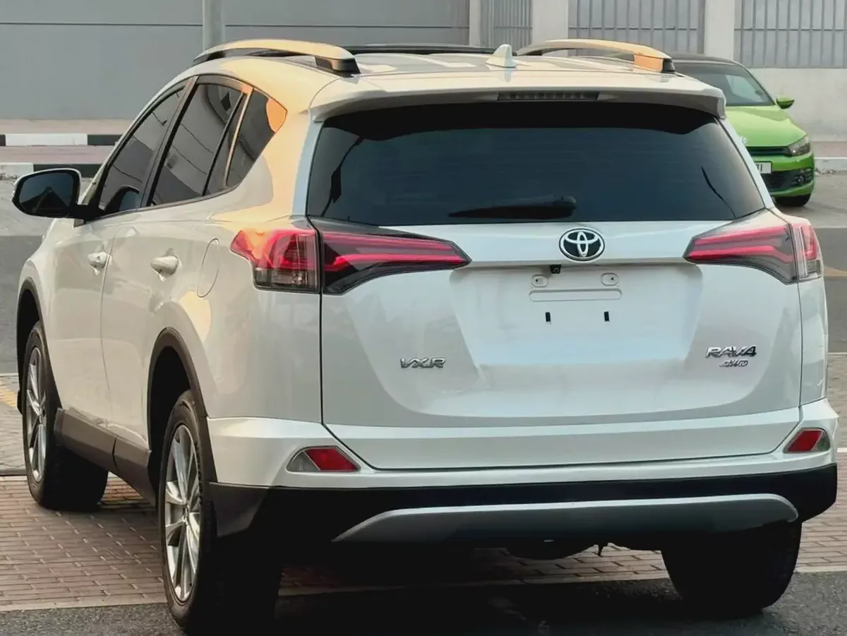 Toyota RAV4 VXR 2018 | GCC Specs | Full Option | Excellent Condition-4-4