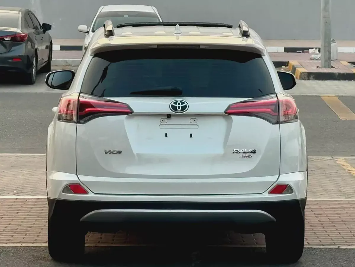 Toyota RAV4 VXR 2018 | GCC Specs | Full Option | Excellent Condition-5-5