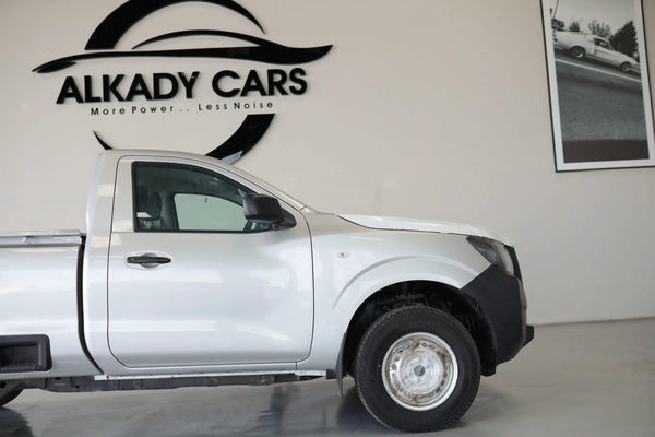 NISSAN NAVARA 2.5 PETROL XE 4X2 MT SC PLUS