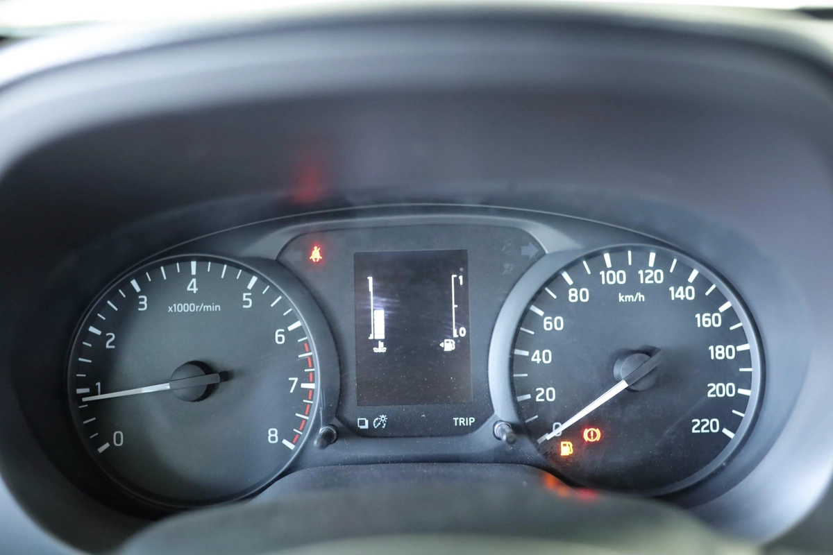 NISSAN NAVARA 2.5 PETROL XE 4X2 MT SC PLUS-23-23
