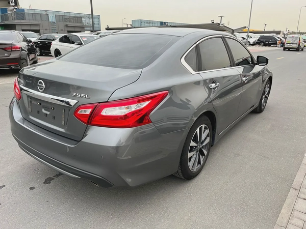 Nissan Altima SL 2017 - Korean Specs - Excellent Condition