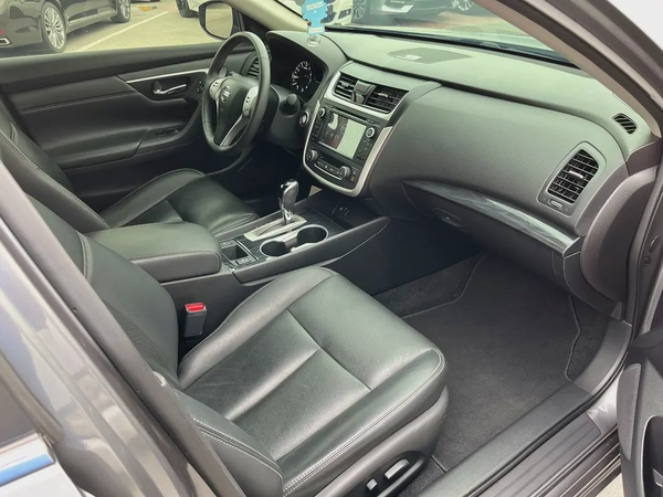 Nissan Altima SL 2017 - Korean Specs - Excellent Condition