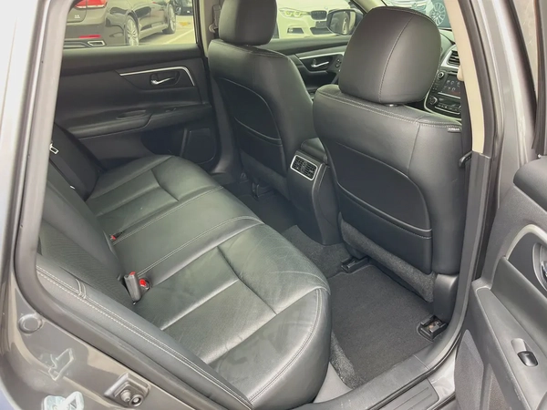 Nissan Altima SL 2017 - Korean Specs - Excellent Condition