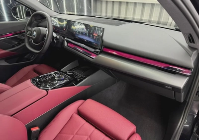 Exclusive offer | LOW Mileage | GCC | Luxury Sedan | AGMC Warranty 2028 | AGMC Service 2028-8
