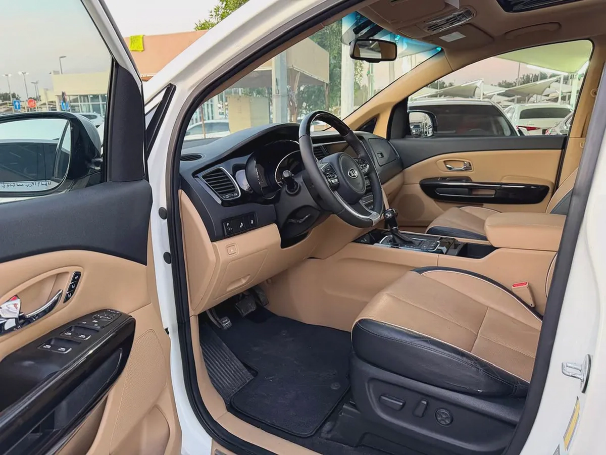 Kia Carnival 2016, white, full option-11-11