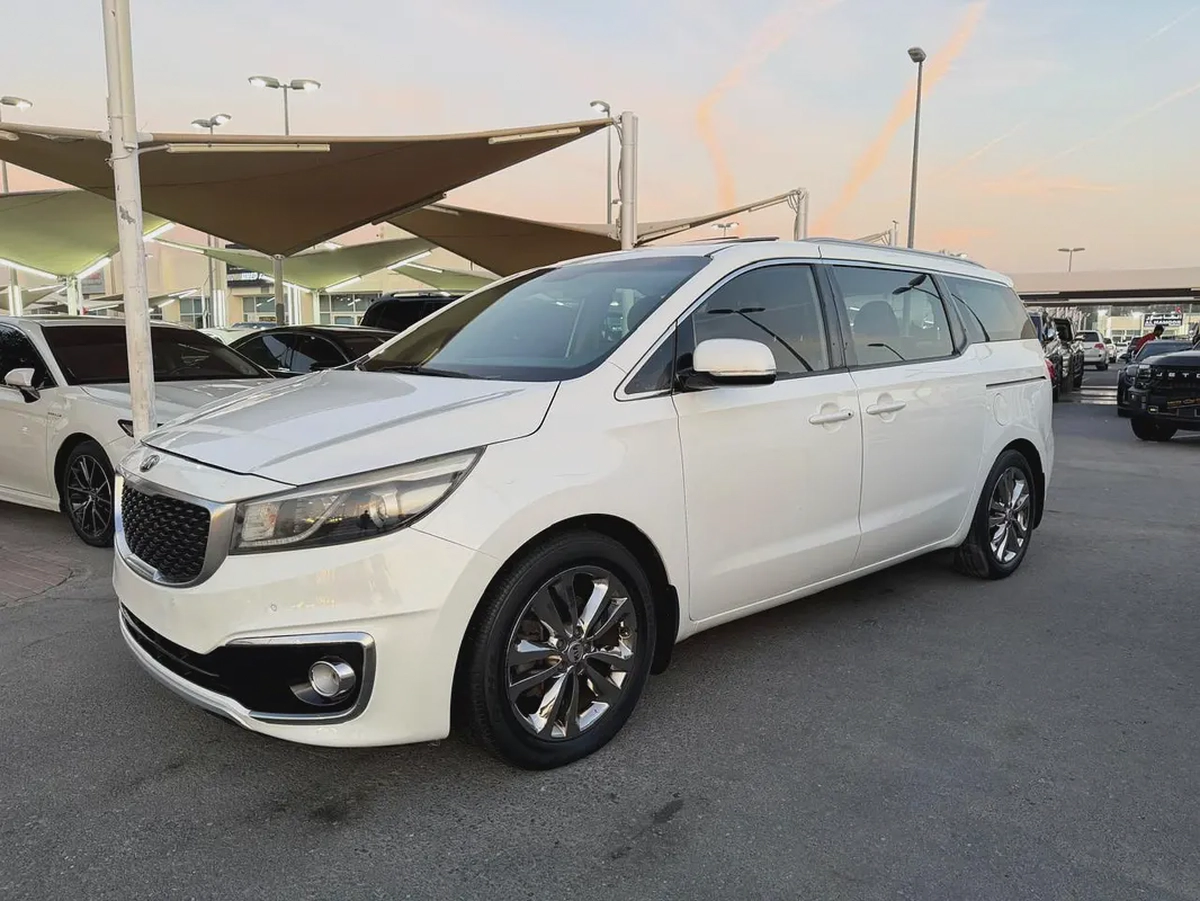 Kia Carnival 2016, white, full option-4-4