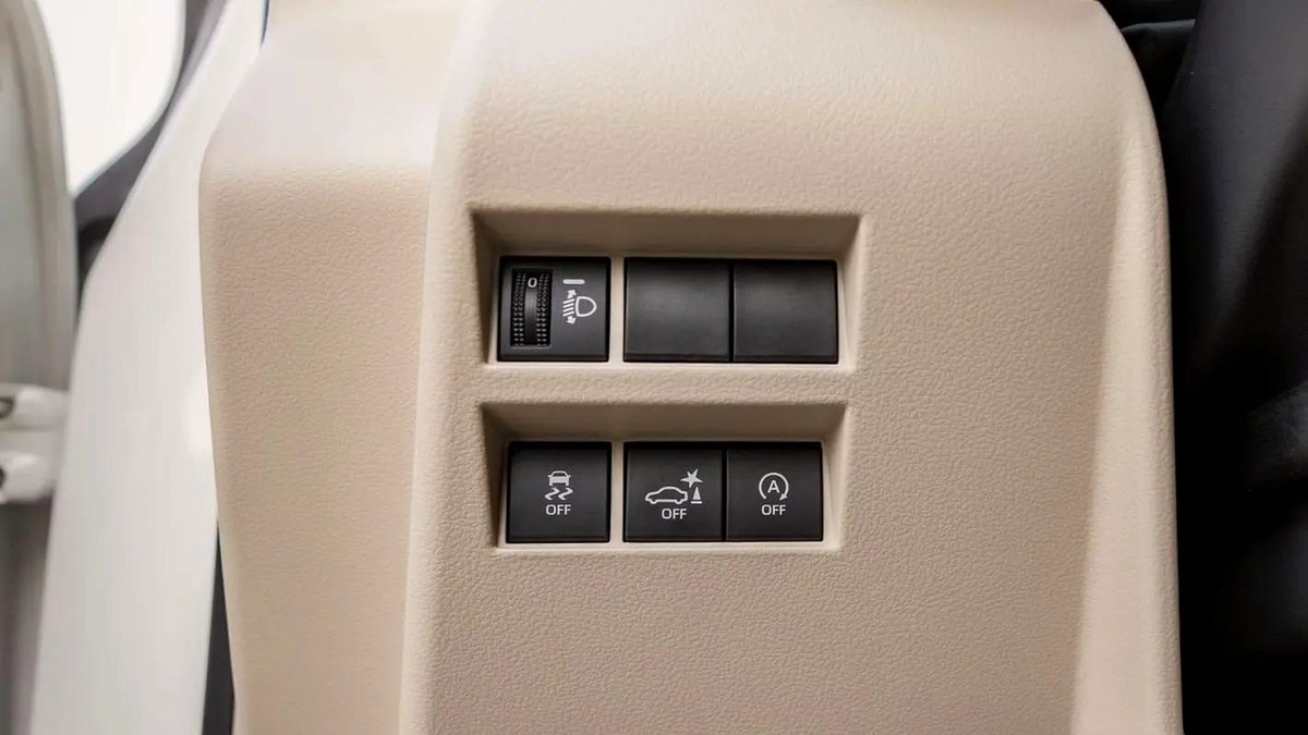 2026 Toyota Land Cruiser GXR 3.5L AT Petrol (Basic)-6-6