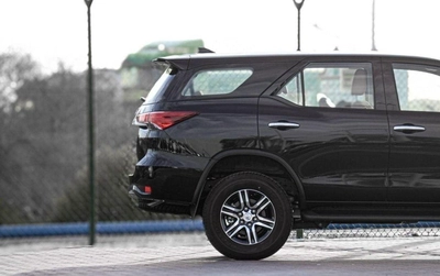 Toyota Fortuner EXR 2.7L (160 HP)-4