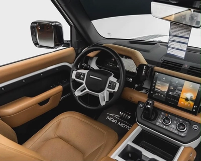 2025 Land Rover Defender 110 HSE | GCC Specs | Brand New-9