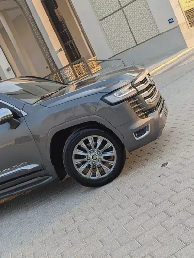 Toyota Land Cruiser GXR 2015 Facelifted 2025 With Interior and Exterior V6 4.0L Full Option-8