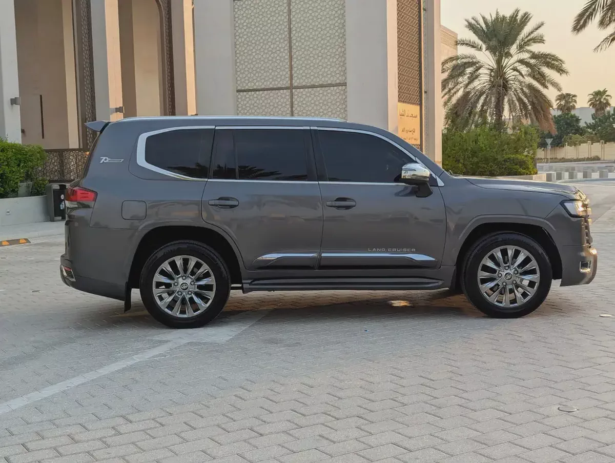 Toyota Land Cruiser GXR 2015 Facelifted 2025 With Interior and Exterior V6 4.0L Full Option-7-7