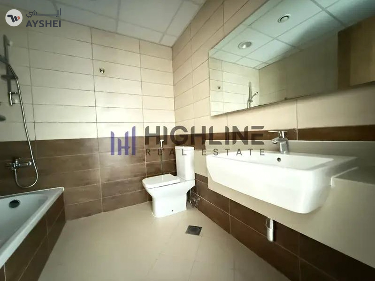 Bright & Spacious | Ready To Move | Close Kitchen-1-1