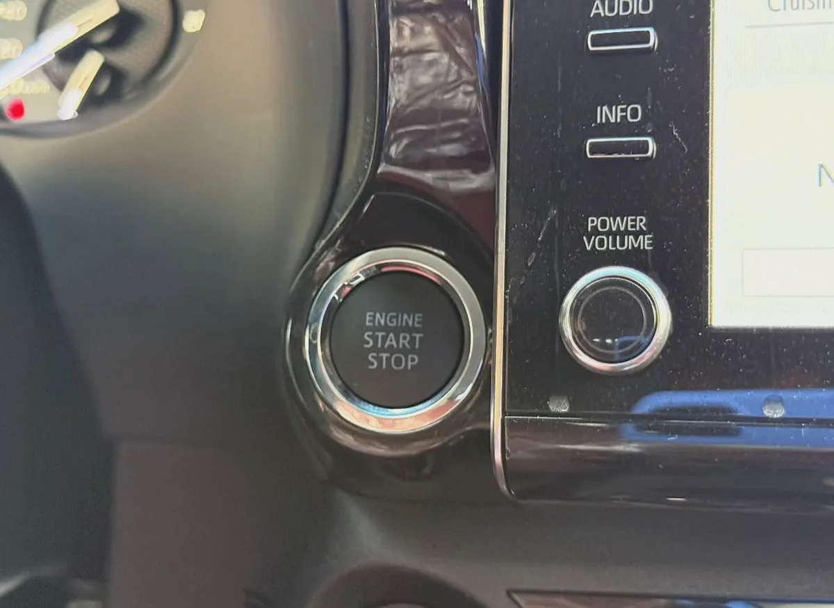 Toyota Hilux / GCC/4WD / 2,7 petrol /Double Cab-6-6