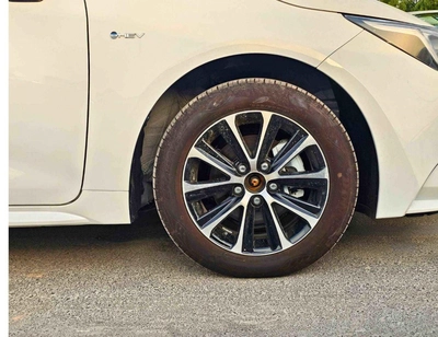 Toyota Levin STD (NON GCC) LUXURY HYBRID / 1.8L PETROL A/T / SUNROOF / REAR CAMERA (CODE # LL18HEV)-5
