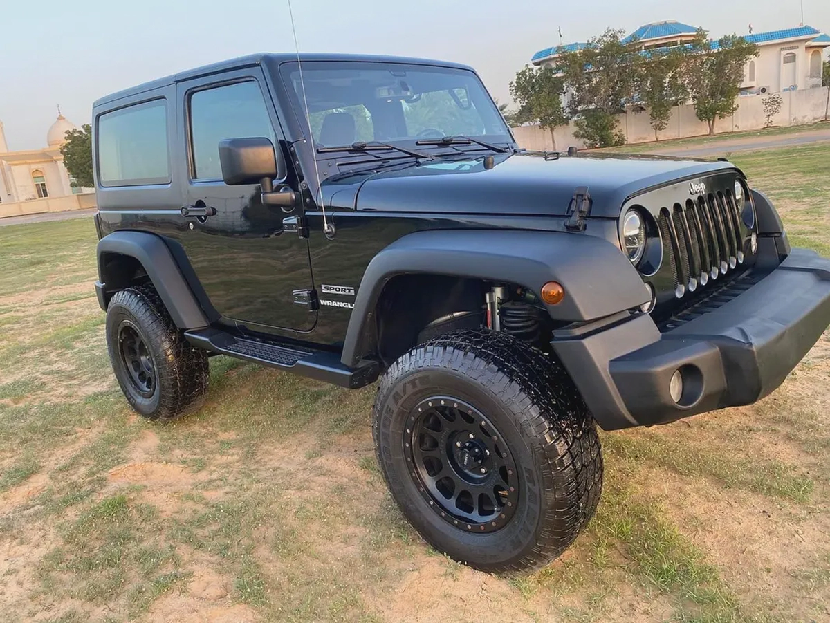2017 Jeep Wrangler Black 2-Door Sport-3-3