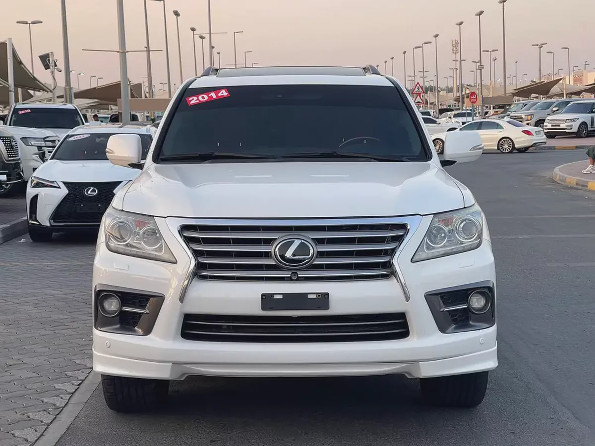 لكزس LX570 ابيض Lexus LX 570 Sport 2014 GCC Specs - Pristine Condition