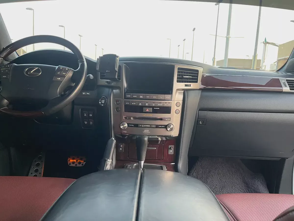 لكزس LX570 ابيض Lexus LX 570 Sport 2014 GCC Specs - Pristine Condition-19-19