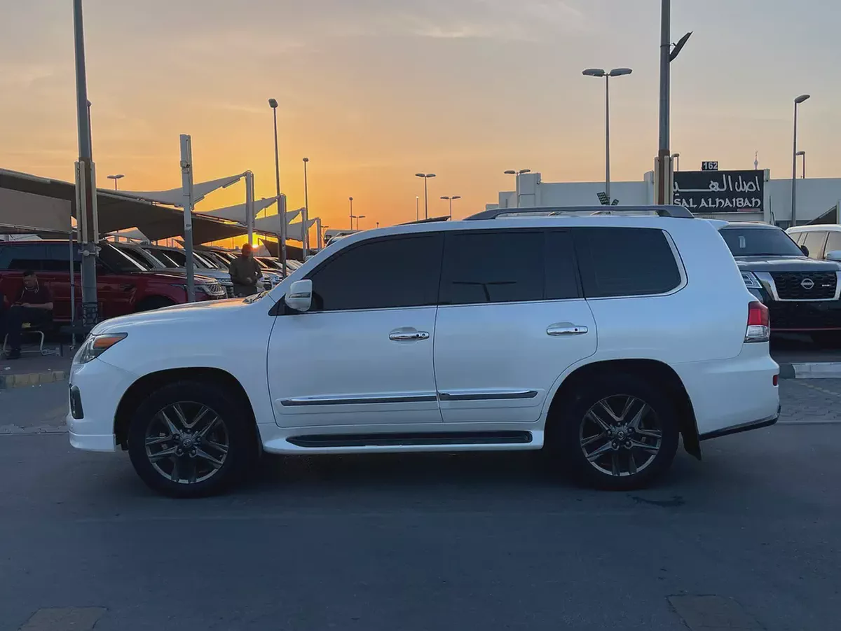 لكزس LX570 ابيض Lexus LX 570 Sport 2014 GCC Specs - Pristine Condition-2-2
