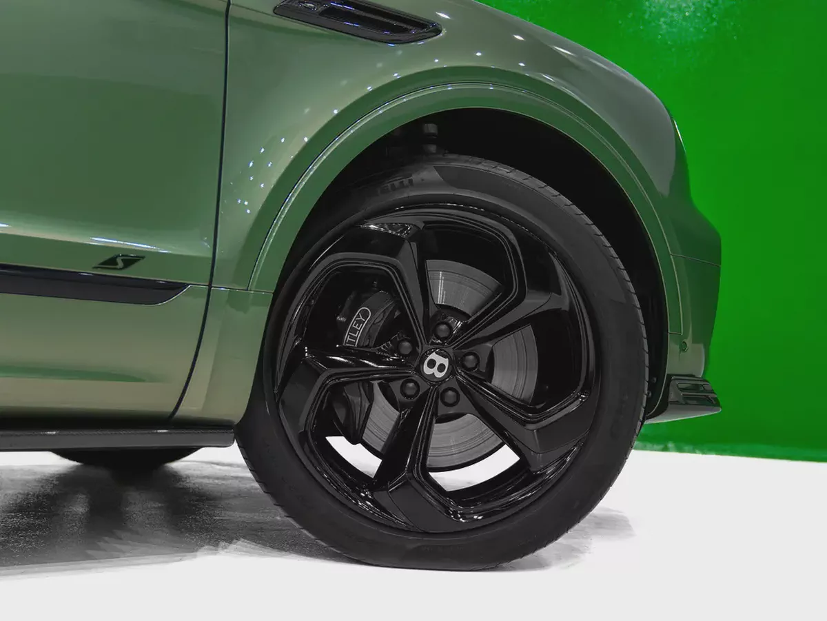 SWAP YOUR CAR for 2022 BENTAYGA BLACKLINE-TOURING PACKAGE-MULLINER-CARBON PACKAGE WITH NAIM-6-6