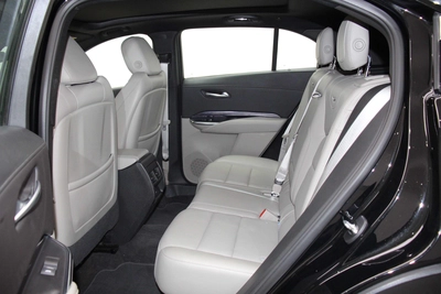 cadillac XT4-8