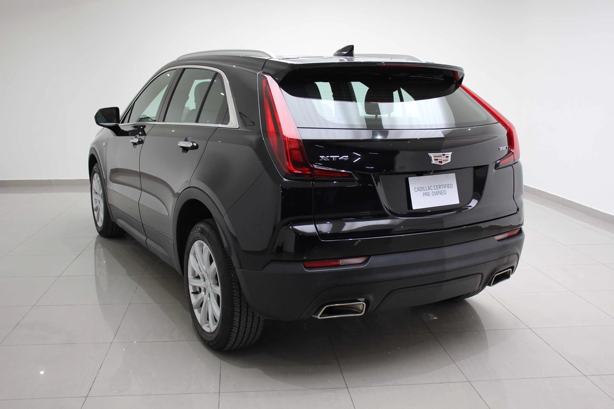 cadillac XT4-2-2