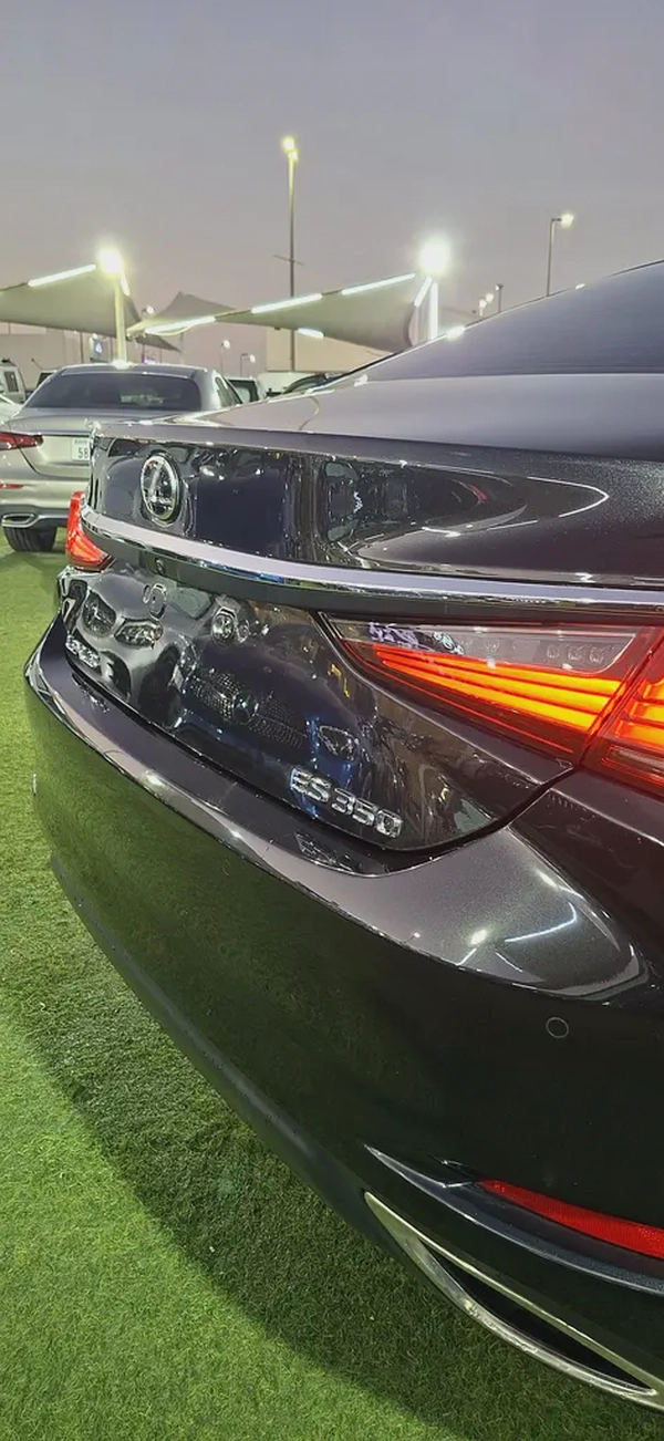Lexus ES350 Gcc specs (no warranty)