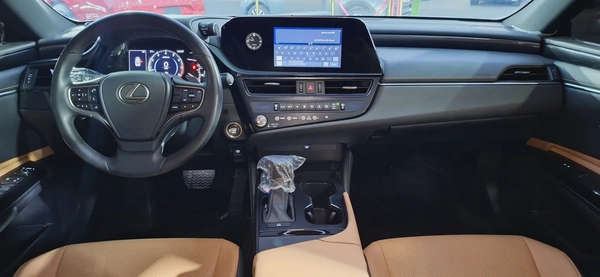 Lexus ES350 Gcc specs (no warranty)