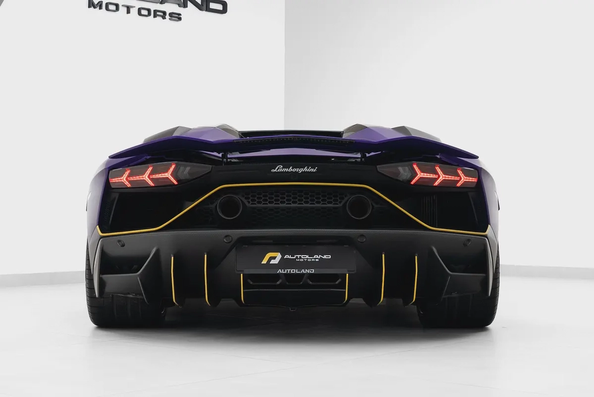 2022 LAMBORGHINI AVENTADOR ULTIMAE 01 OF 250. FULL CARBON-5-5