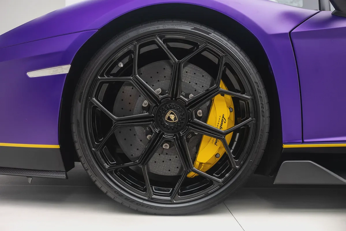 2022 LAMBORGHINI AVENTADOR ULTIMAE 01 OF 250. FULL CARBON-6-6