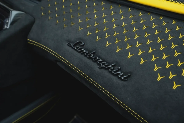 2022 LAMBORGHINI AVENTADOR ULTIMAE 01 OF 250. FULL CARBON
