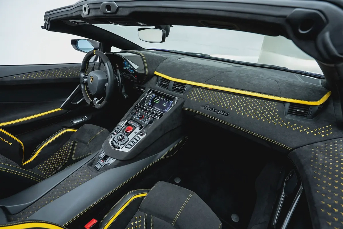 2022 LAMBORGHINI AVENTADOR ULTIMAE 01 OF 250. FULL CARBON-19-19