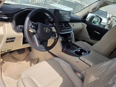 Toyota Land Cruiser LC300 GXR 4.0L 2026 | White | Beige-9
