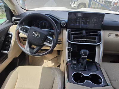 Toyota Land Cruiser LC300 GXR 4.0L 2026 | White | Beige-3