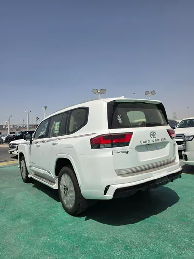 Toyota Land Cruiser LC300 GXR 4.0L 2026 | White | Beige-4