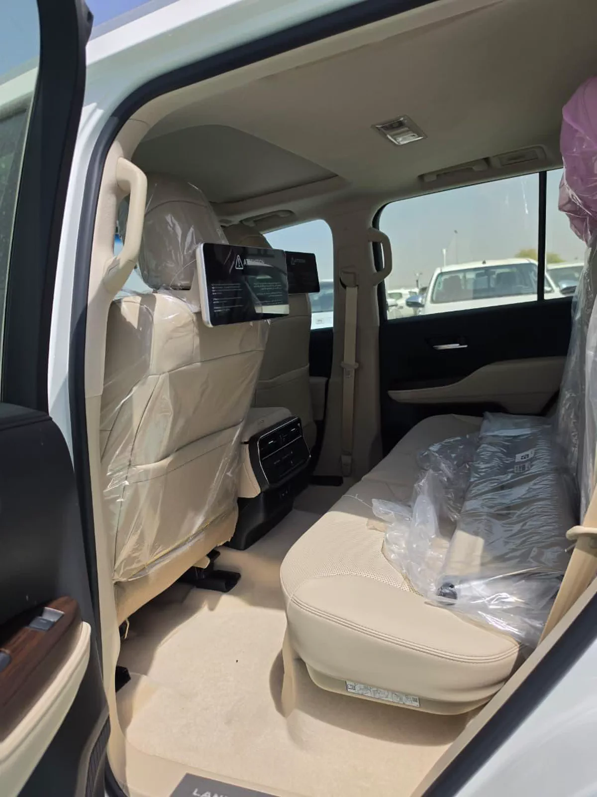 Toyota Land Cruiser LC300 GXR 4.0L 2026 | White | Beige-7-7