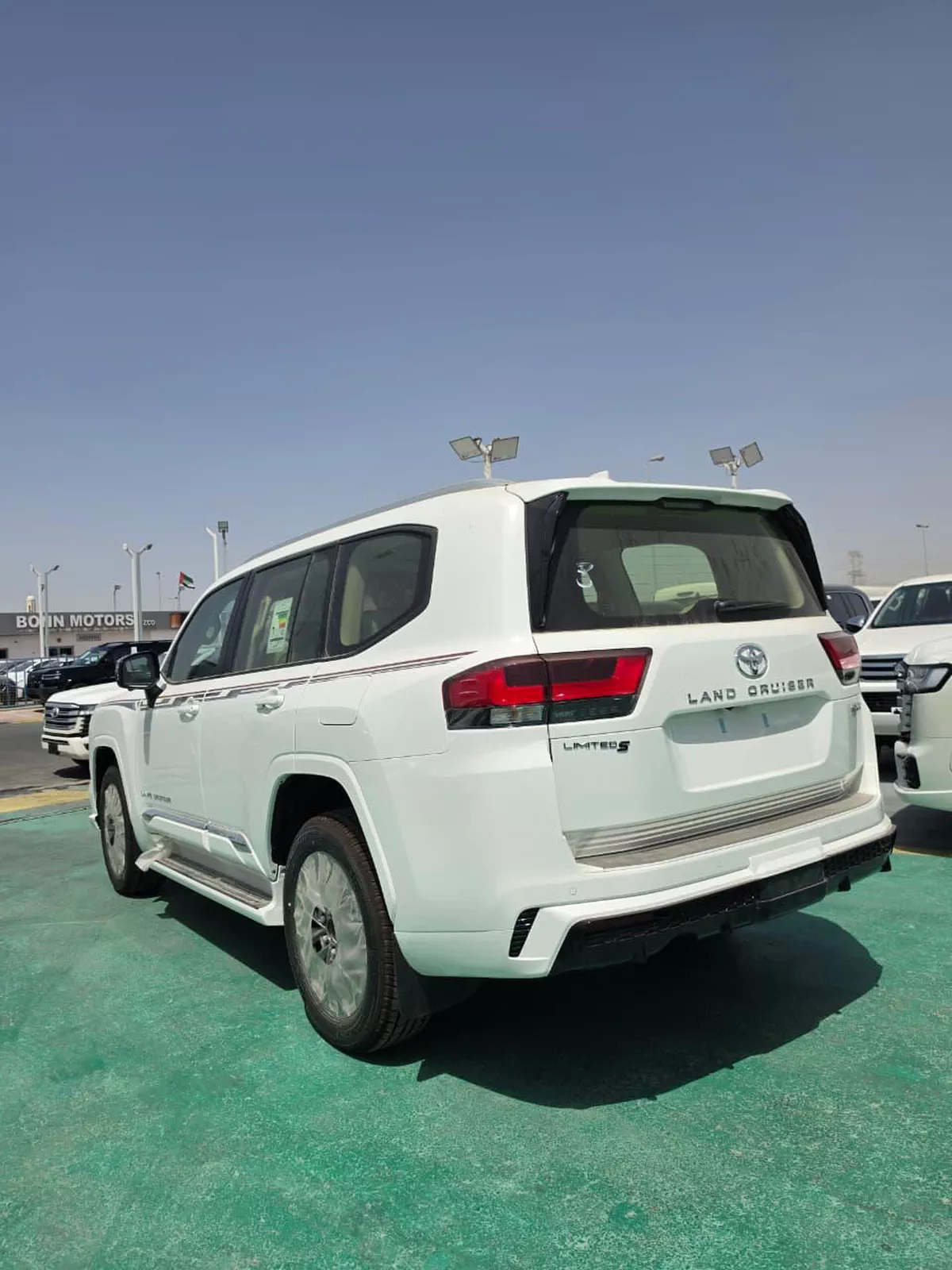 Toyota Land Cruiser LC300 GXR 4.0L 2026 | White | Beige-4-4