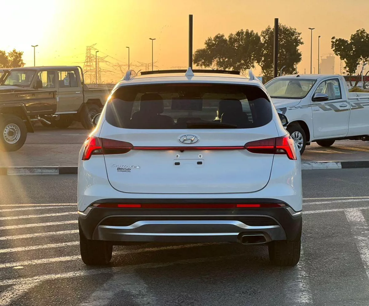 Hyundai Santa Fe SMART 2022 Hyundai Santa Fe Full Option 2.5L V4 -Panoramic Sunroof - Leather Seat - Rear Camera-5-0