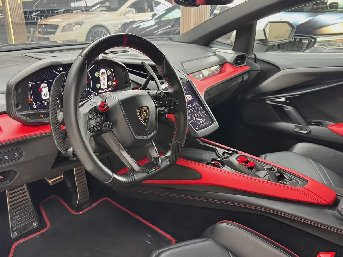 Lamborghini REVUELTO 2024 GCC under warranty-11-11
