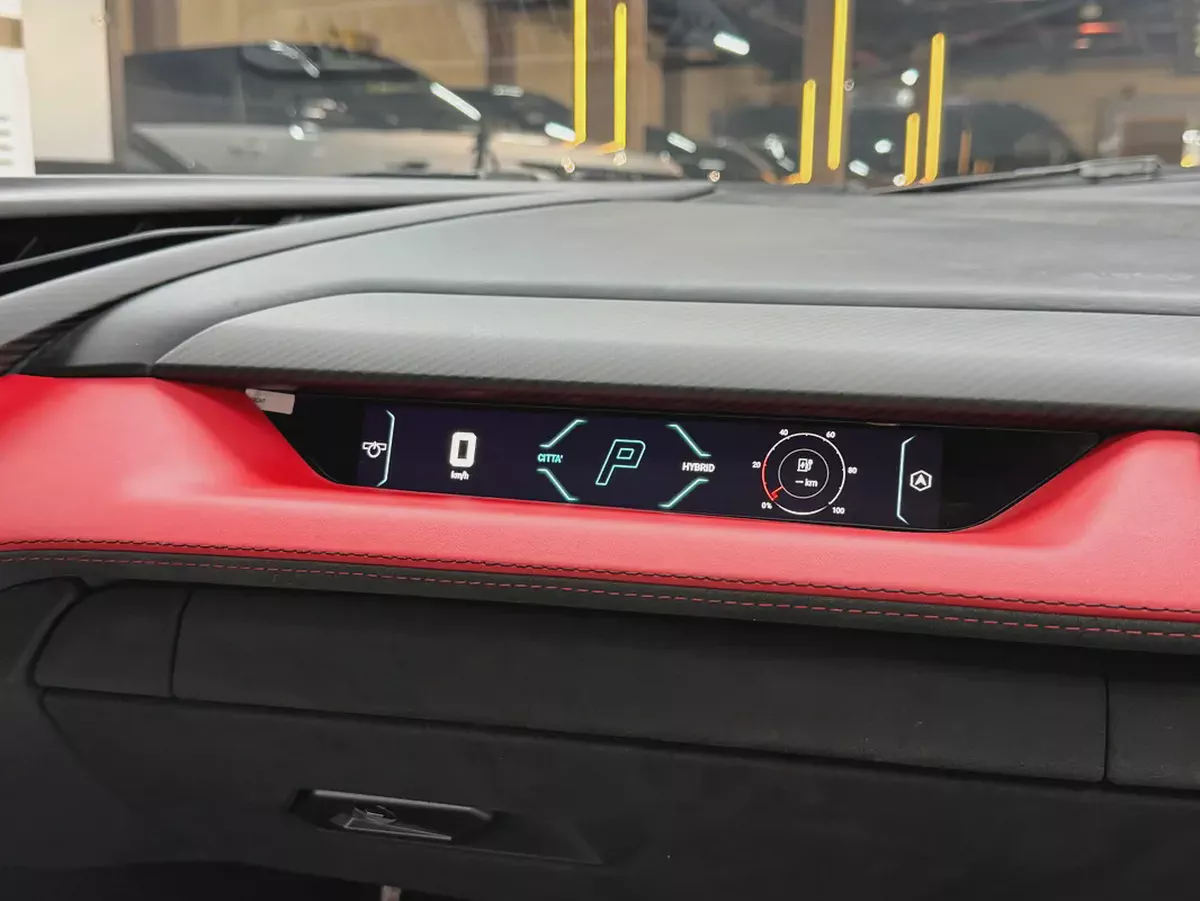 Lamborghini REVUELTO 2024 GCC under warranty-14-14