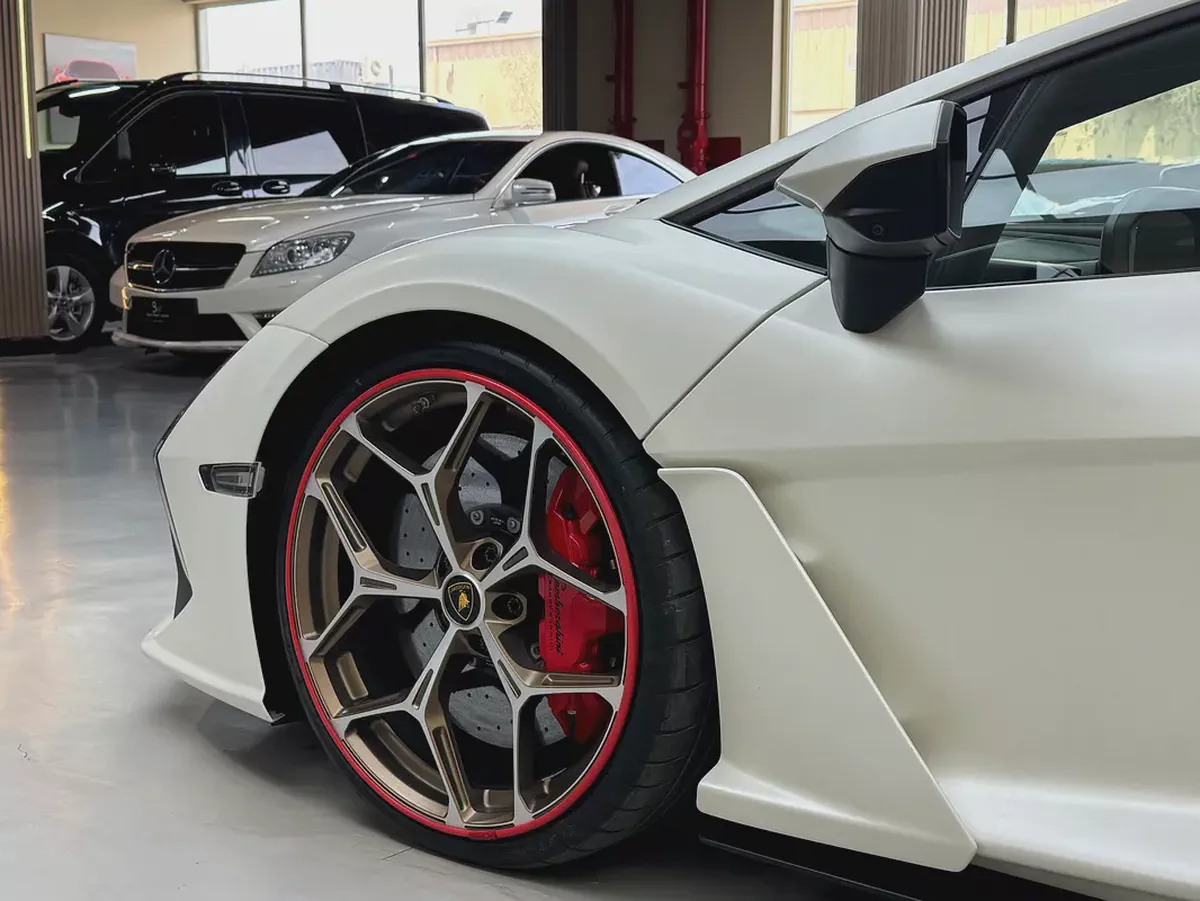 Lamborghini REVUELTO 2024 GCC under warranty-15-15