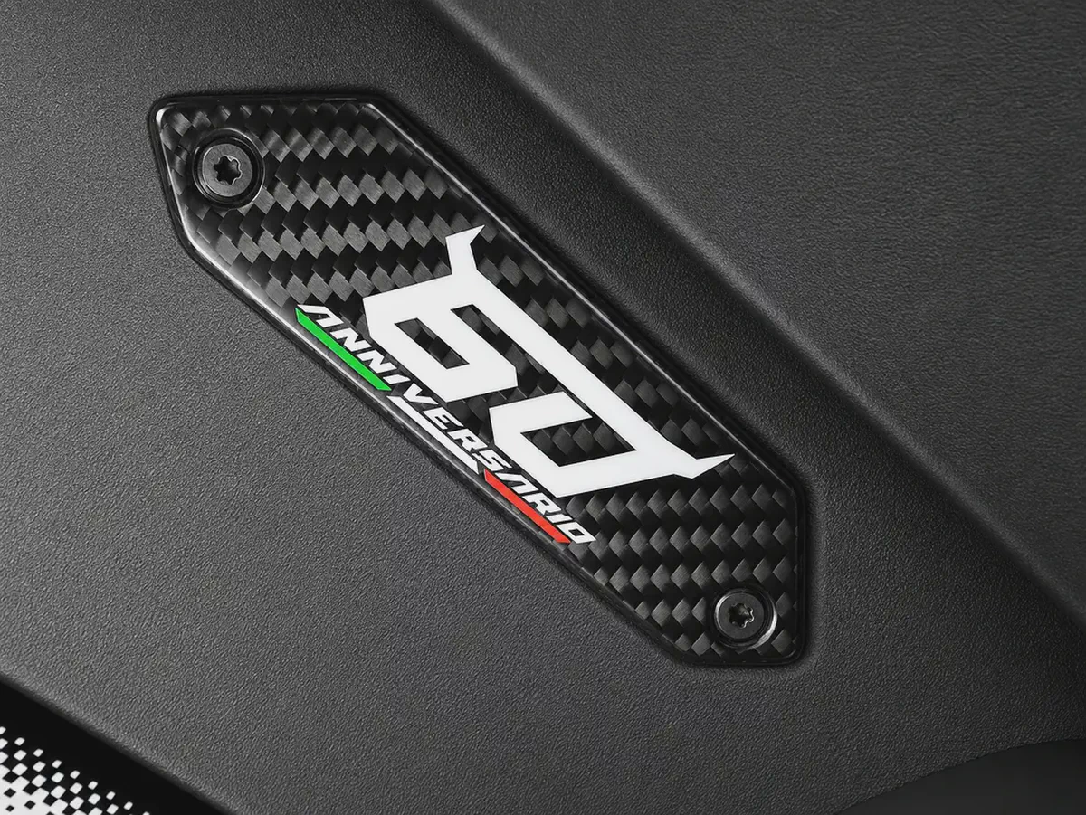 Lamborghini REVUELTO 2024 GCC under warranty-19-19