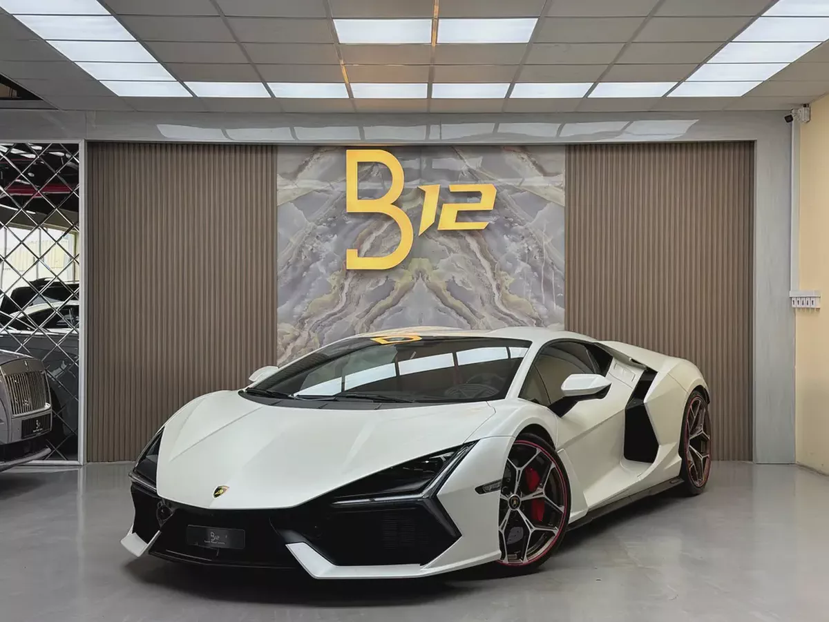 Lamborghini REVUELTO 2024 GCC under warranty-1-1