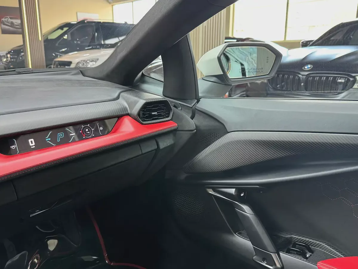 Lamborghini REVUELTO 2024 GCC under warranty-8-8