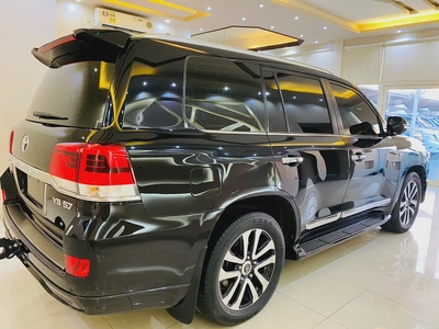 Toyota Land Cruiser VXR 2018 | GCC Specs | Pristine Condition-9