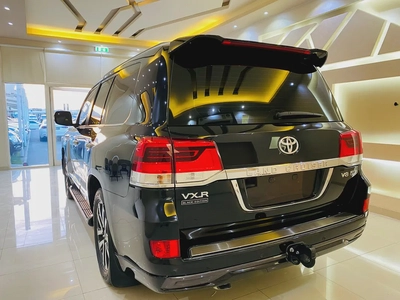 Toyota Land Cruiser VXR 2018 | GCC Specs | Pristine Condition-19