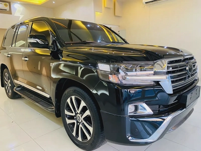 Toyota Land Cruiser VXR 2018 | GCC Specs | Pristine Condition-2