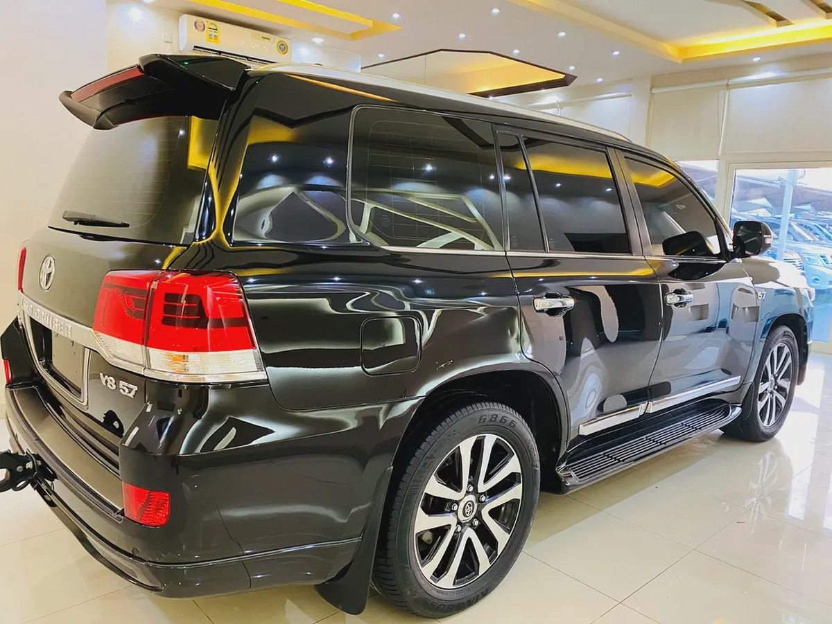 Toyota Land Cruiser VXR 2018 | GCC Specs | Pristine Condition-9-9