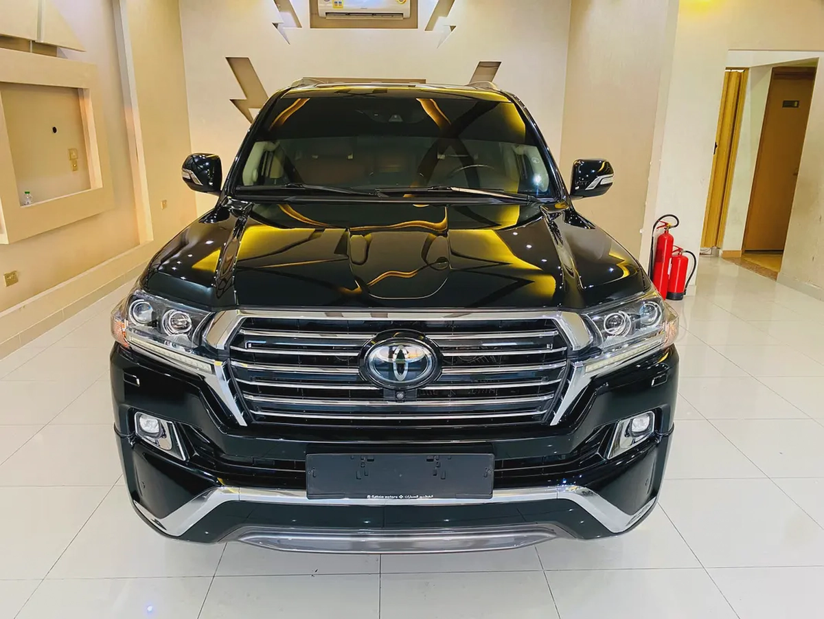 Toyota Land Cruiser VXR 2018 | GCC Specs | Pristine Condition-3-3