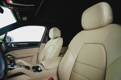 Porsche cayenne-SUV-GCC-sport crono package-Dual Exhaust-Ventilated Seats-Warranty Available-16