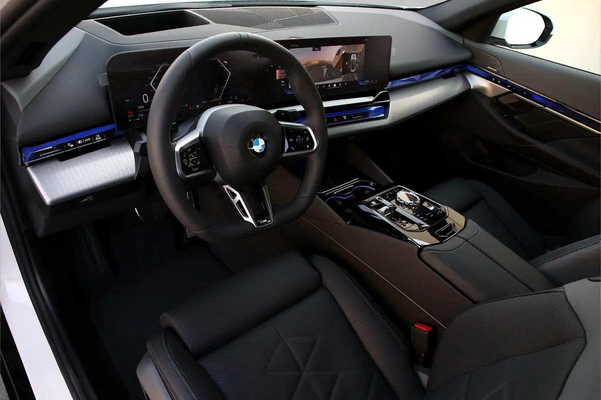 BMW 530I XDRIVE 2025 - WITH M-KIT - FULLY LOADED - BRAND NEW-1-1